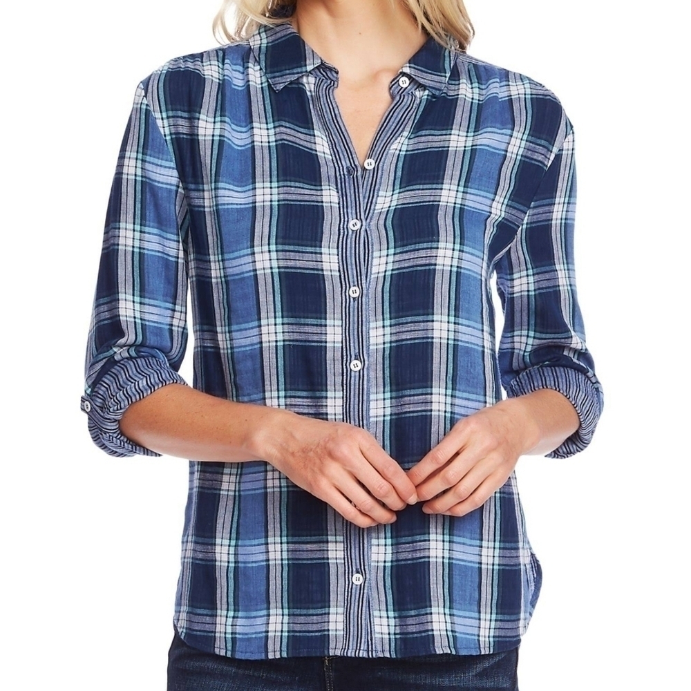 NWT Vince Camuto rolled tab top